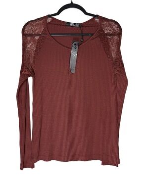 BKE Boutique Blouse Medium Burgundy Ribbed Lace Long Sleeve Top Western NEW